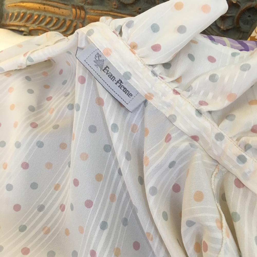 Vintage vanilla silk polka dot blouse. - Picture 7 of 8